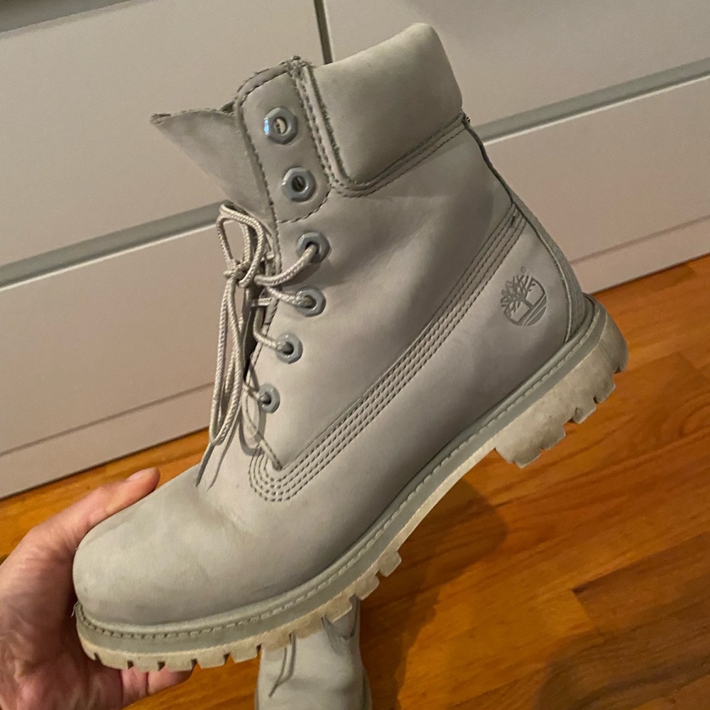 Timberland Waterproof Classic 6” Boots - size 8 - Winter Grey (silver)